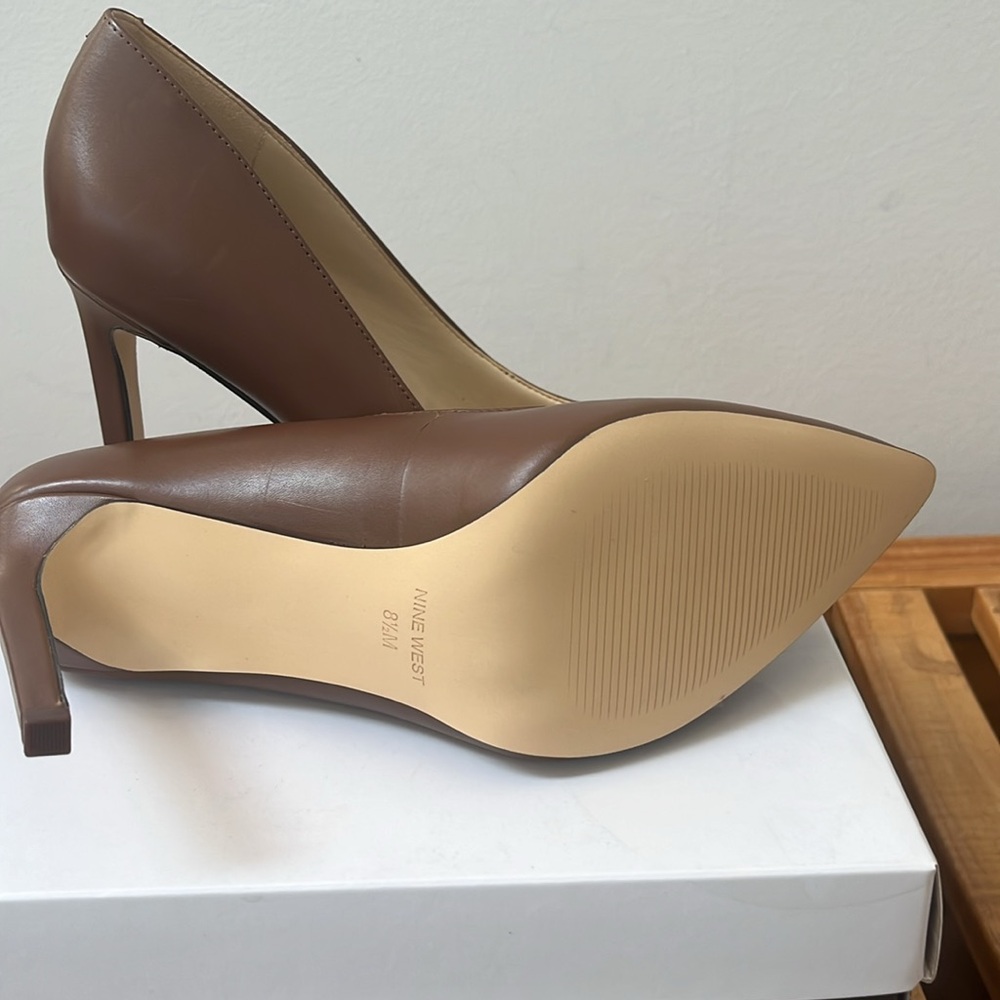 Nine West Tatiana heels size 8.5 medium brown - Picture 3 of 4